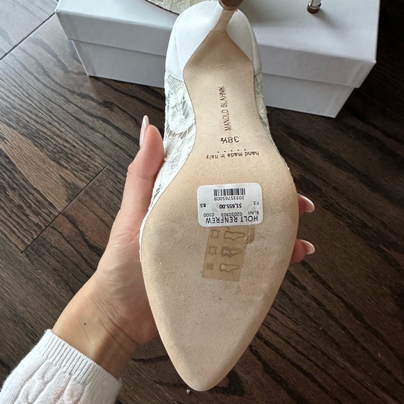 Authentic White Lace Manolo Blanhnik - Picture 2 of 6
